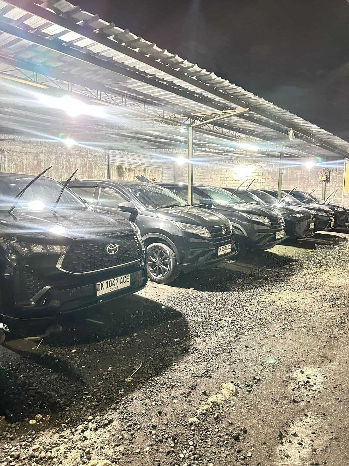 Armada PT. ABINAWA BALI RENTAL dengan lampu garasi